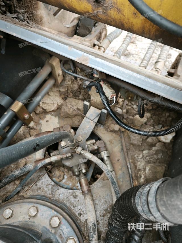 中央回轉(zhuǎn)接頭特寫（上車部件）