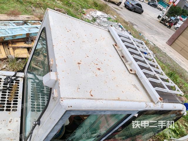 駕駛室頂部（整機外觀）