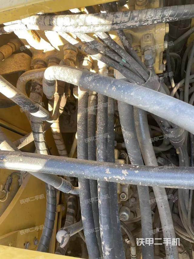 回轉(zhuǎn)馬達和主控閥（整機外觀）