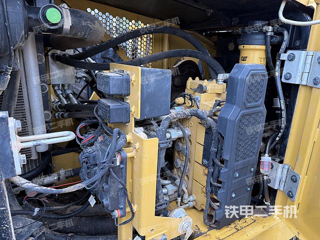 回轉(zhuǎn)馬達和主控閥（整機外觀）