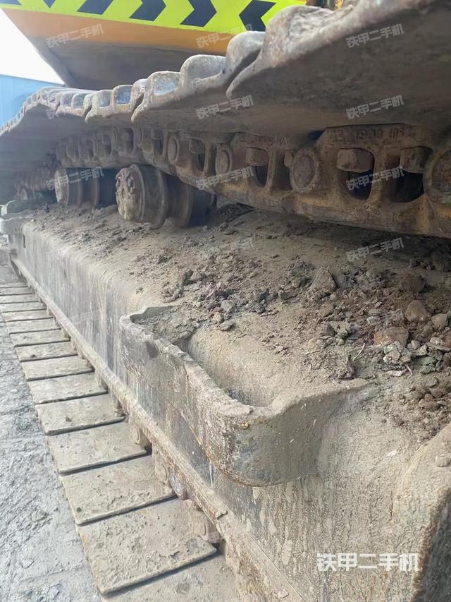 單側(cè)履帶整體(整機(jī)外觀) 單側(cè)履帶整體(整機(jī)外觀)