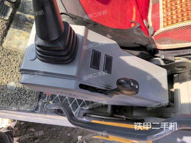 座椅左側(cè)控制臺/音響/含左手柄（駕駛室部分）