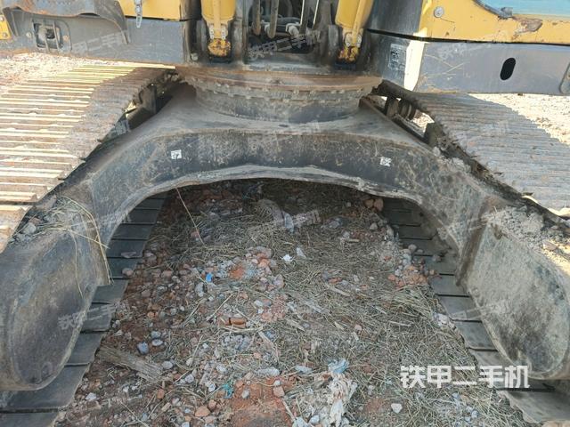 轉(zhuǎn)盤和下車架正前（工作和回轉(zhuǎn)裝置）