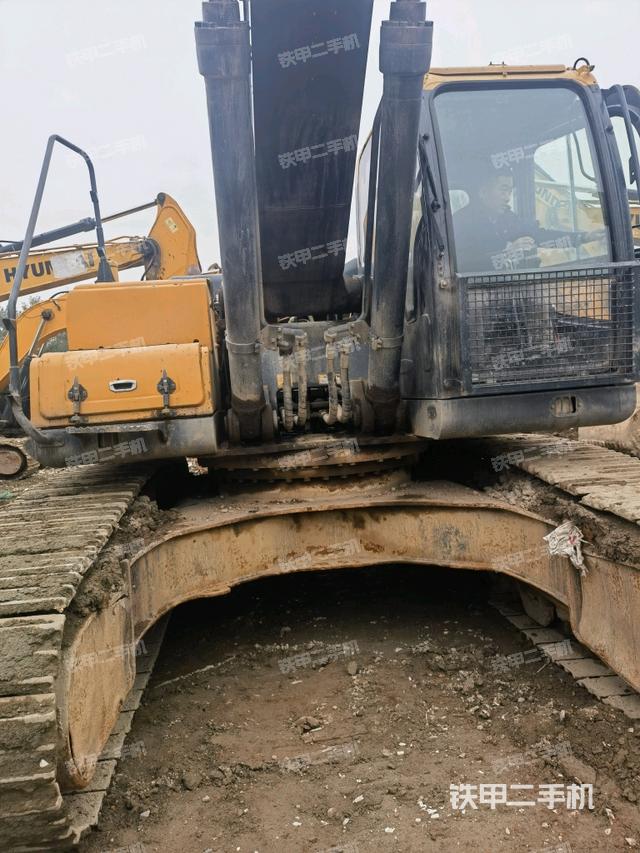 轉(zhuǎn)盤(pán)和下車(chē)架正前(工作和回轉(zhuǎn)裝置) 轉(zhuǎn)盤(pán)和下車(chē)架正前(工作和回轉(zhuǎn)裝置)