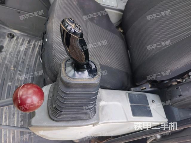 座椅左側(cè)控制臺(tái)/音響/含左手柄（駕駛室部分）