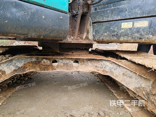 轉(zhuǎn)盤和下車架正前(工作和回轉(zhuǎn)裝置) 轉(zhuǎn)盤和下車架正前(工作和回轉(zhuǎn)裝置)