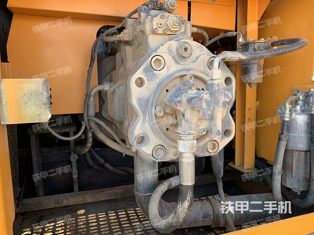 液壓泵艙室正面整體(整機(jī)外觀) 液壓泵艙室正面整體(整機(jī)外觀)