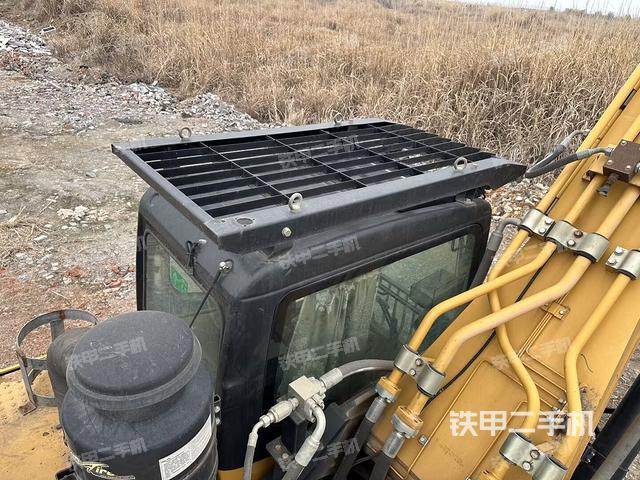 駕駛室頂部(整機外觀) 駕駛室頂部(整機外觀)