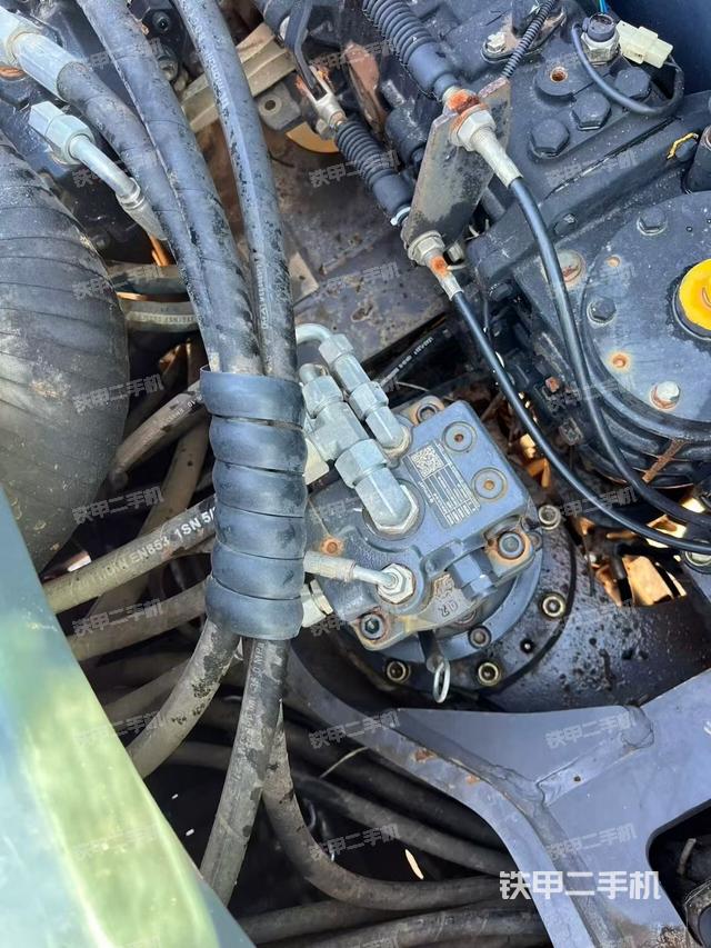 液壓泵艙室正面整體（整機(jī)外觀）