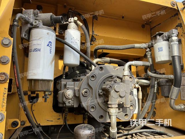 液壓泵艙室正面整體（整機(jī)外觀）