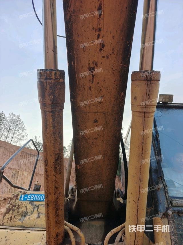 大臂油缸整體?豎拍（工作和回轉(zhuǎn)裝置）