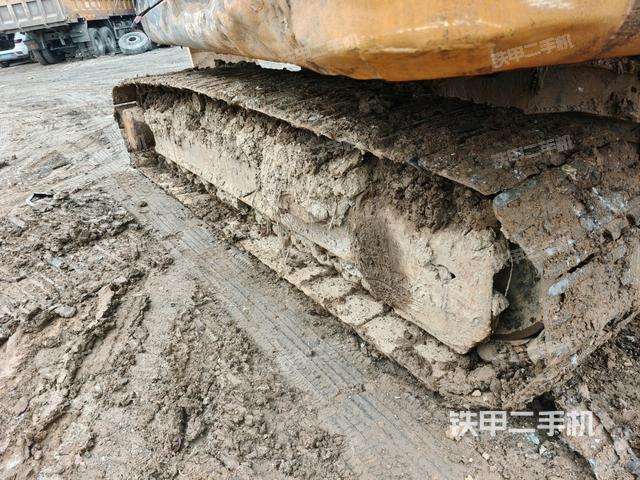 右側(cè)履帶整體(行走機(jī)構(gòu)) 右側(cè)履帶整體(行走機(jī)構(gòu))