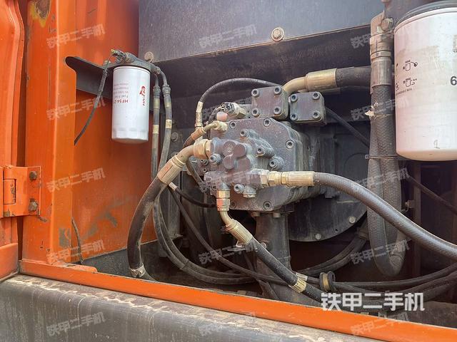 液壓泵艙室正面整體（整機(jī)外觀）