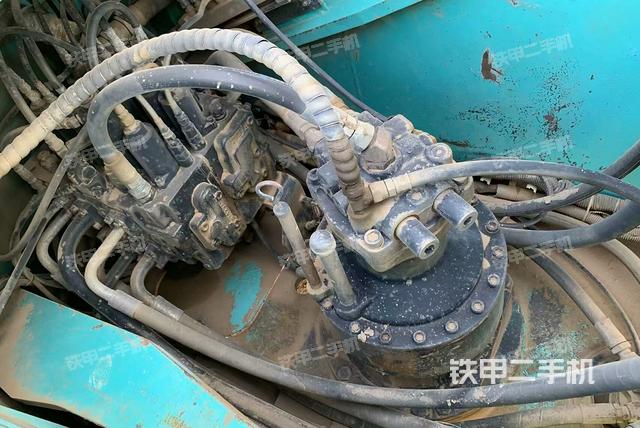 回轉馬達和主控閥（整機外觀）