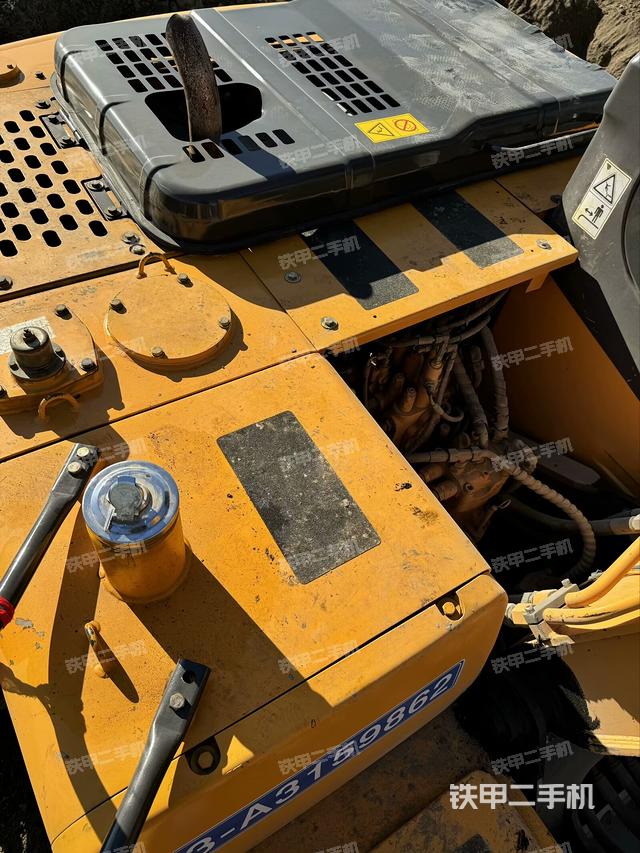 駕駛室頂部（整機外觀）