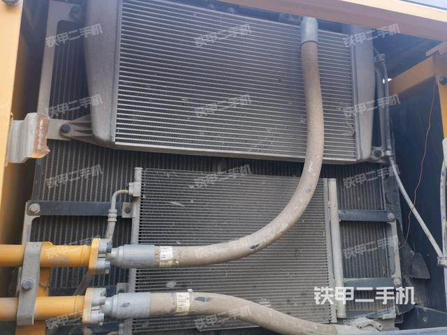 散熱器正面(大件艙室) 散熱器正面(大件艙室)