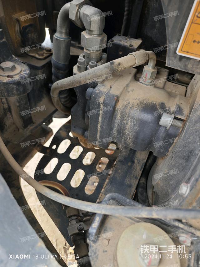 液壓泵艙室正面整體(整機(jī)外觀) 液壓泵艙室正面整體(整機(jī)外觀)