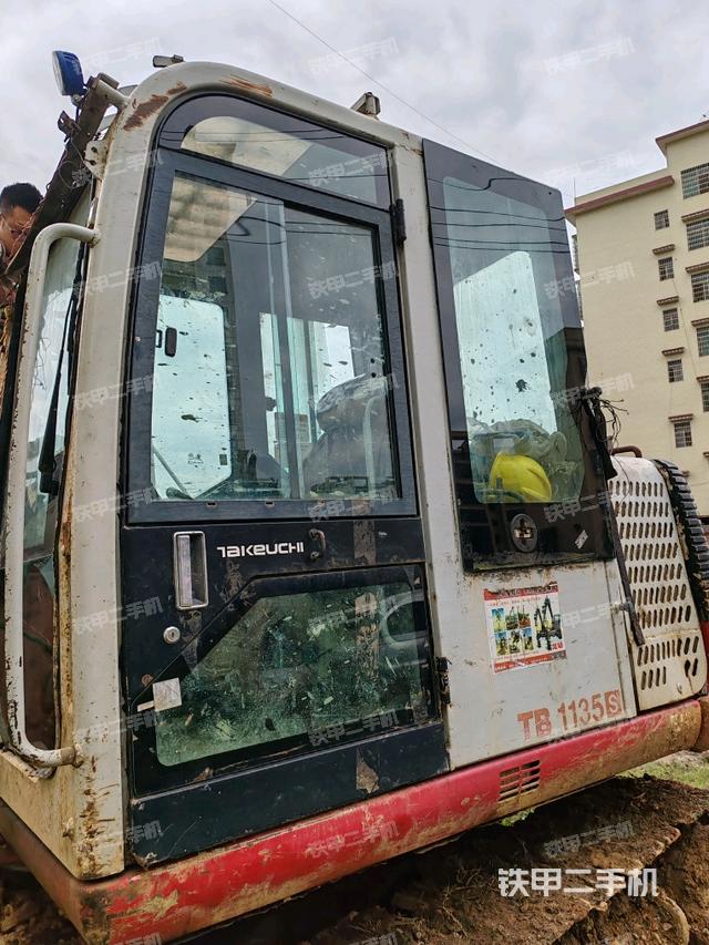 駕駛室整體（整機外觀）