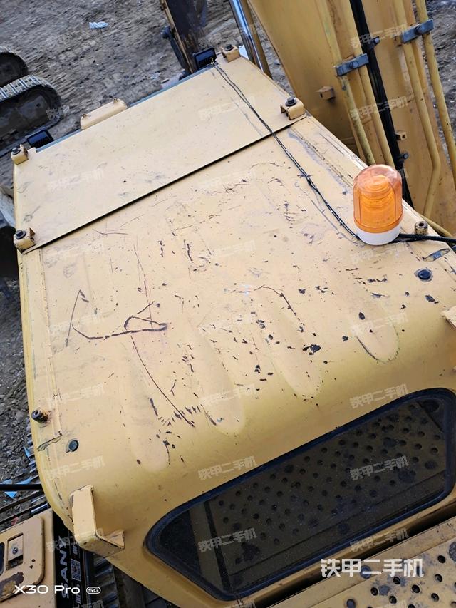 駕駛室頂部（整機外觀）