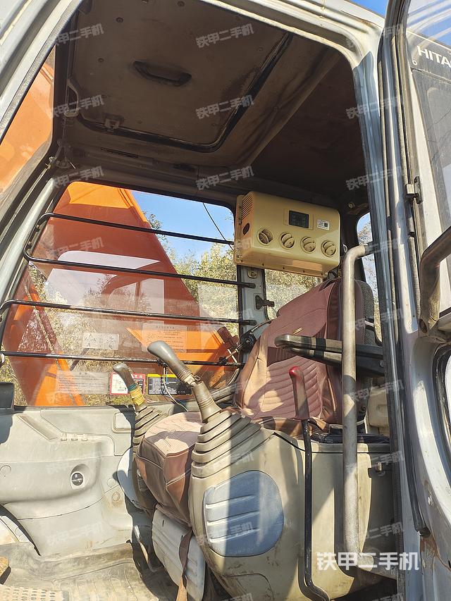 駕駛室整體（整機外觀）