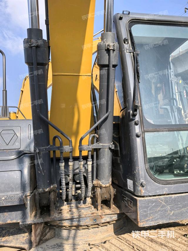 大臂油缸整體?豎拍（工作和回轉(zhuǎn)裝置）