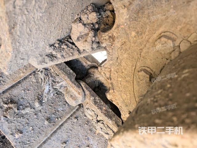 右驅(qū)動輪（行走機(jī)構(gòu)）