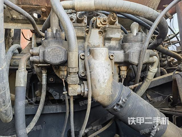 液壓泵艙室正面整體(整機(jī)外觀) 液壓泵艙室正面整體(整機(jī)外觀)