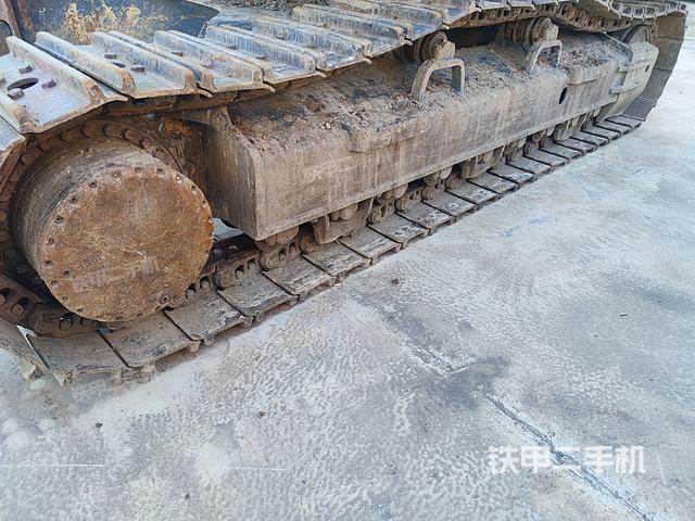 單側(cè)履帶整體(整機外觀) 單側(cè)履帶整體(整機外觀)