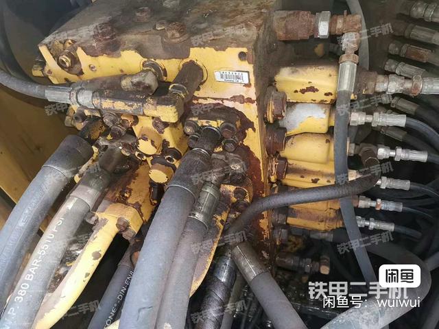 回轉(zhuǎn)馬達(dá)和主控閥(整機(jī)外觀) 回轉(zhuǎn)馬達(dá)和主控閥(整機(jī)外觀)