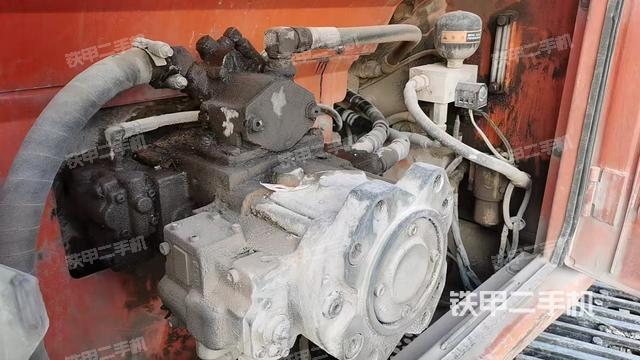 液壓泵艙室正面整體（整機(jī)外觀）