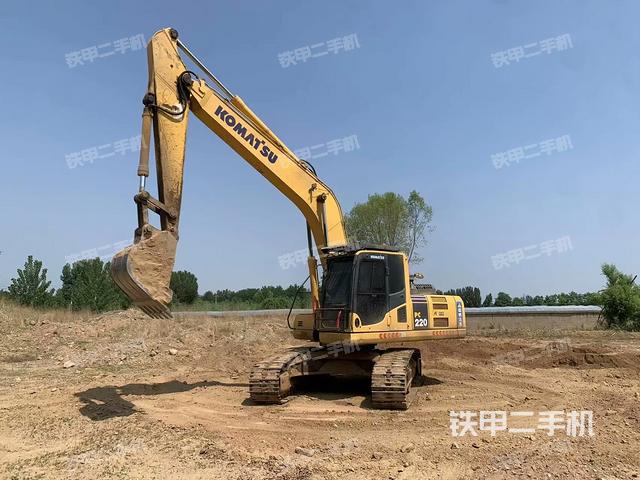 駕駛室頂部(整機(jī)外觀) 駕駛室頂部(整機(jī)外觀)