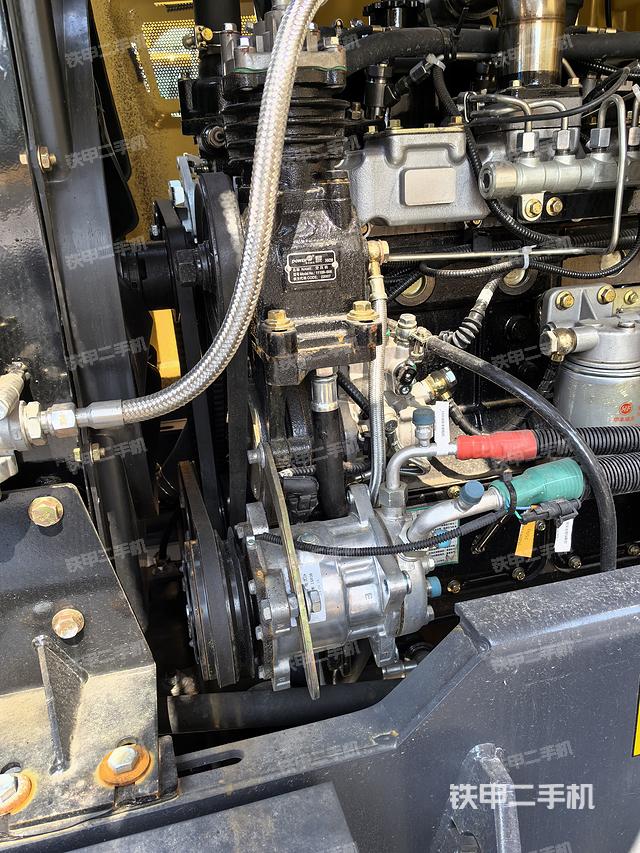 發(fā)動機(jī)左側(cè)(整機(jī)外觀及大件) 發(fā)動機(jī)左側(cè)(整機(jī)外觀及大件)