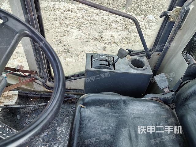 駕駛室操作臺(設(shè)備外觀及核心部件) 駕駛室操作臺(設(shè)備外觀及核心部件)