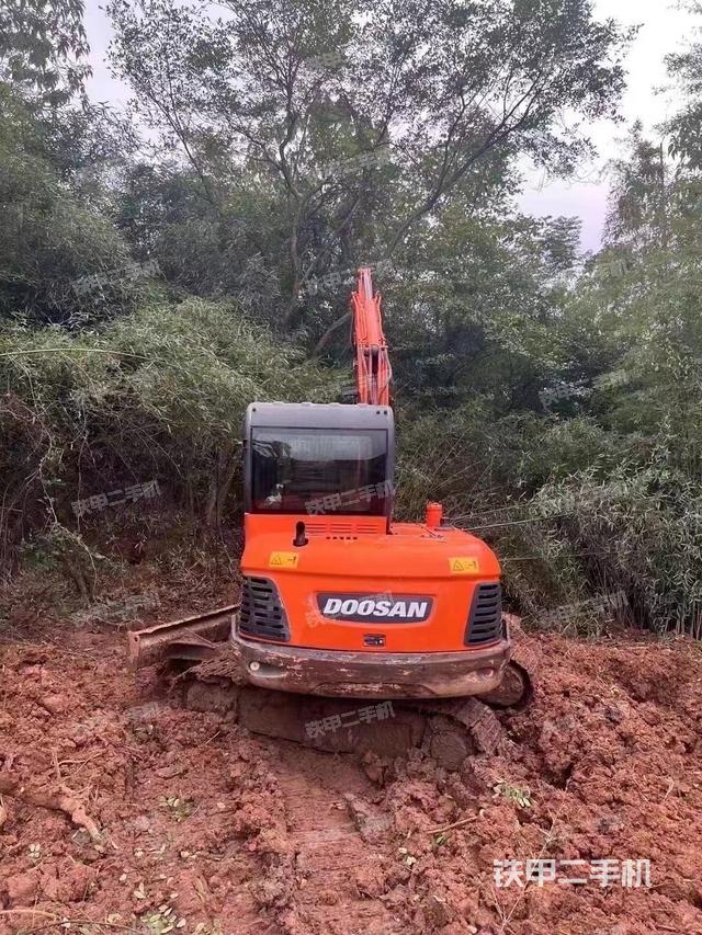 駕駛室頂部(整機外觀) 駕駛室頂部(整機外觀)