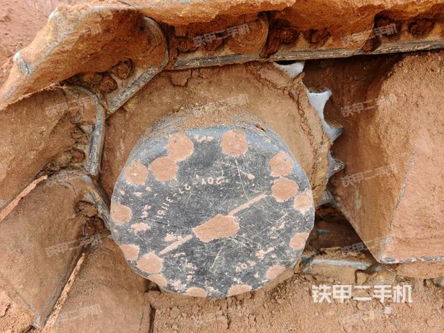 左驅(qū)動輪（行走機構(gòu)）