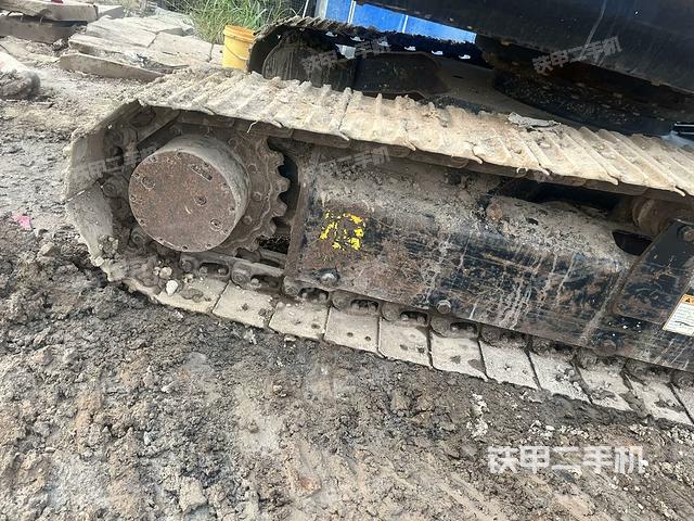 右側(cè)履帶整體?（行走機(jī)構(gòu)）