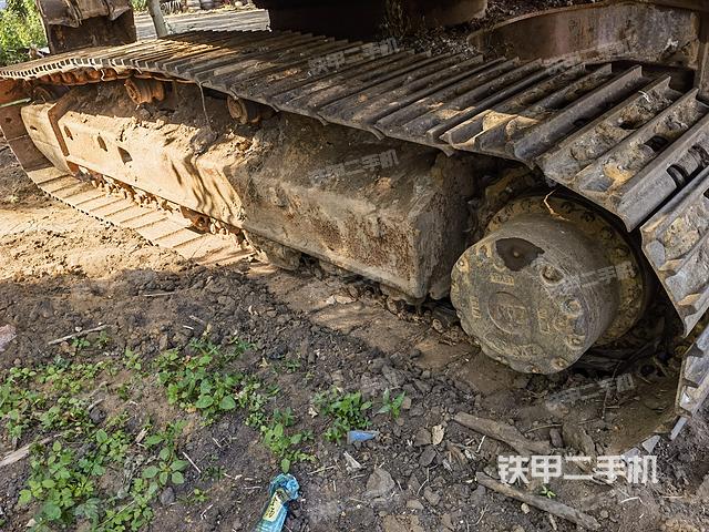 單側(cè)履帶整體(整機(jī)外觀) 單側(cè)履帶整體(整機(jī)外觀)