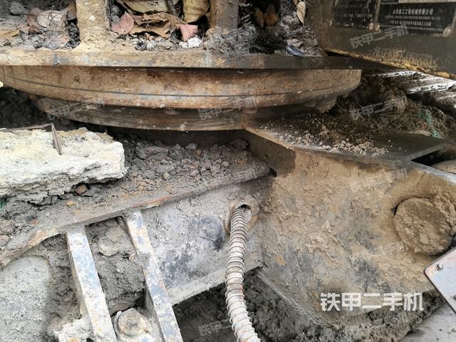 轉(zhuǎn)盤和下車架正前(工作和回轉(zhuǎn)裝置) 轉(zhuǎn)盤和下車架正前(工作和回轉(zhuǎn)裝置)