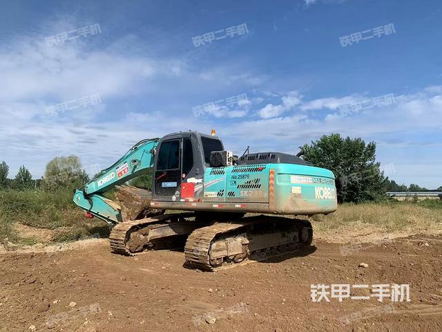 駕駛室頂部（整機外觀）