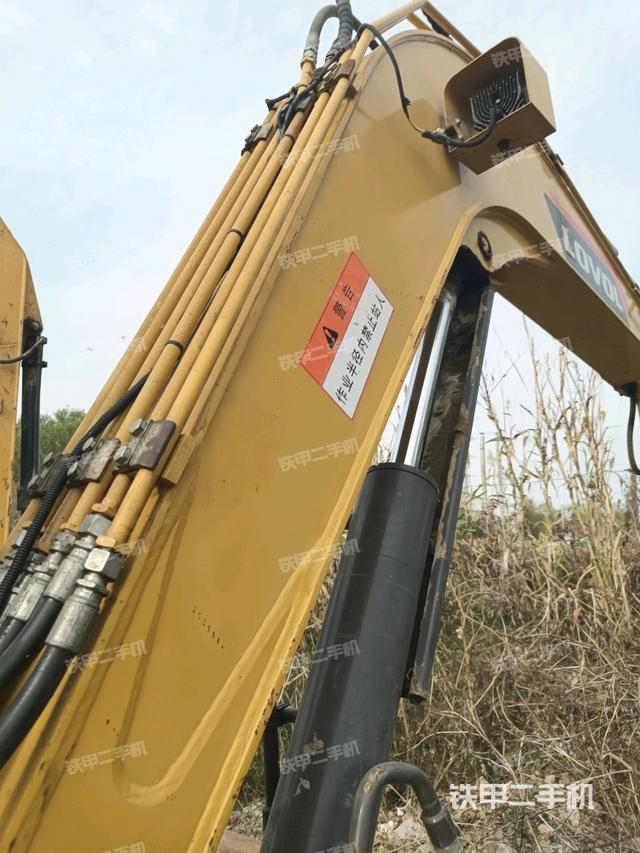 大臂背部俯視（工作和回轉(zhuǎn)裝置）