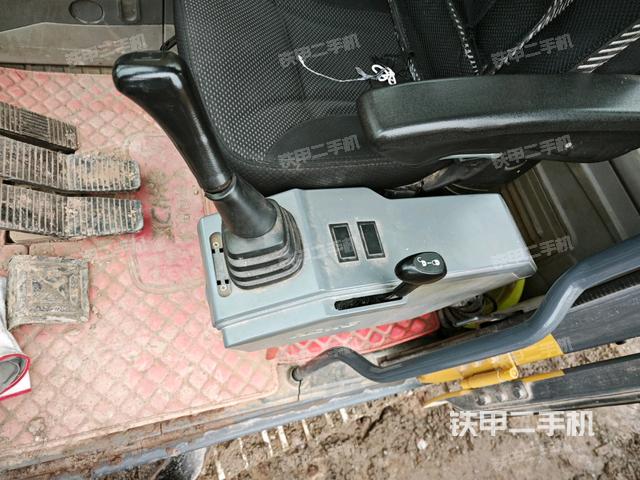 座椅左側(cè)控制臺/音響/含左手柄（駕駛室部分）