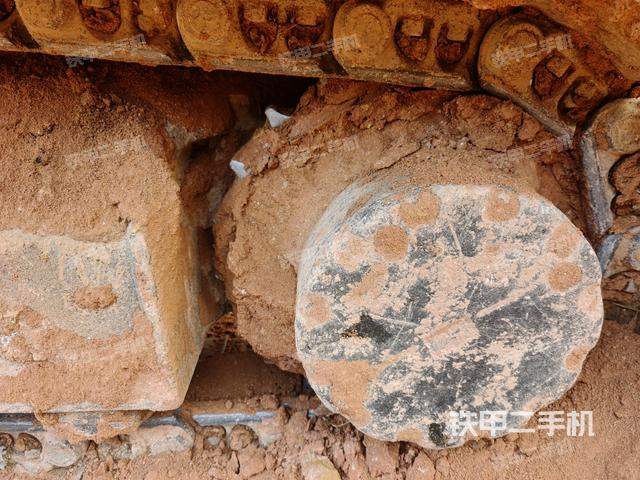 右驅(qū)動輪（行走機構(gòu)）