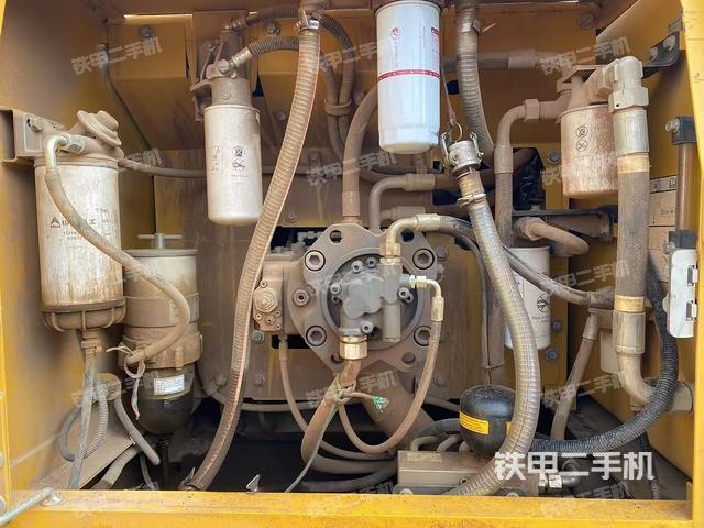 液壓泵艙室正面整體（整機(jī)外觀）