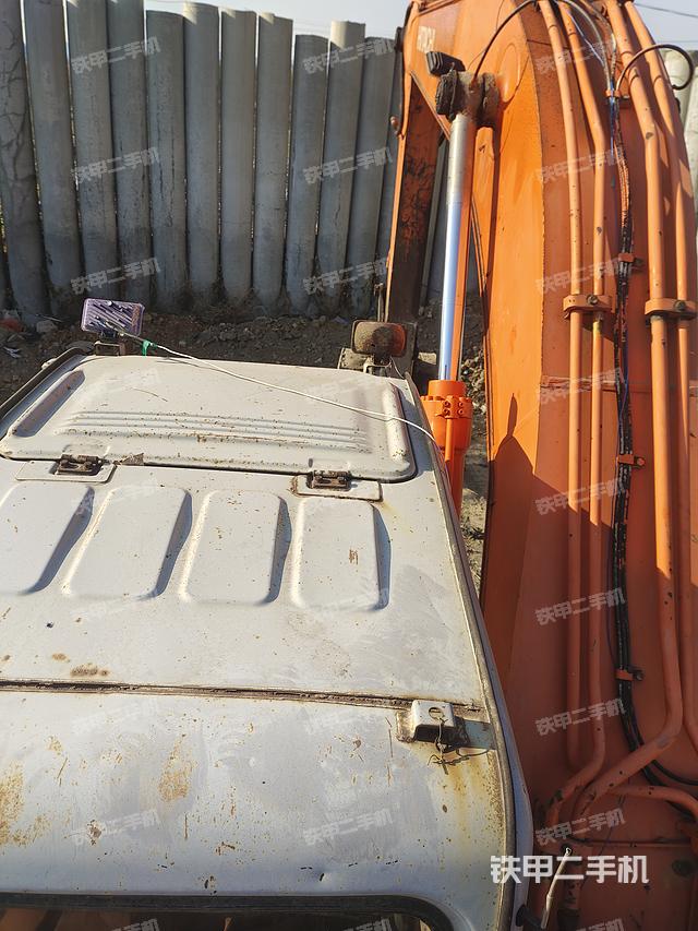 駕駛室頂部（整機外觀）