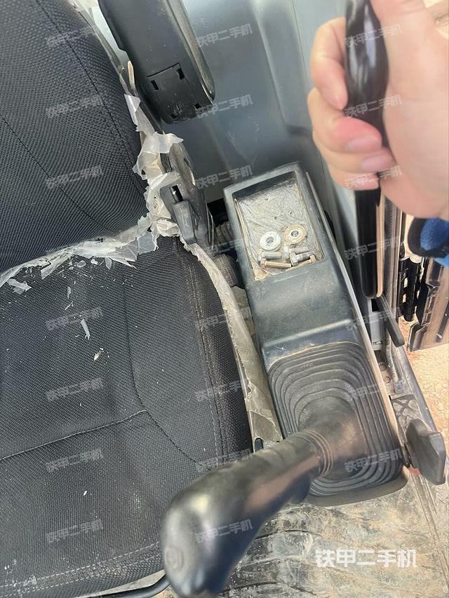 座椅右側(cè)控制臺/鑰匙門/油門/含右手柄（駕駛室部分）