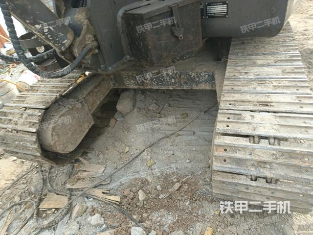 轉(zhuǎn)盤和下車架正前（工作和回轉(zhuǎn)裝置）