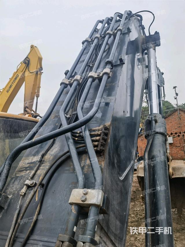 大臂背部俯視(工作和回轉(zhuǎn)裝置) 大臂背部俯視(工作和回轉(zhuǎn)裝置)