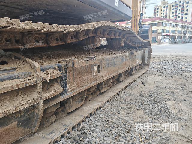 單側(cè)履帶整體(整機(jī)外觀) 單側(cè)履帶整體(整機(jī)外觀)