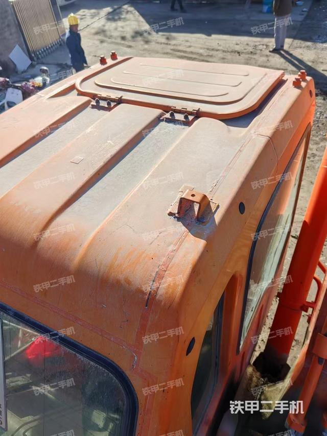 駕駛室頂部（整機(jī)外觀）