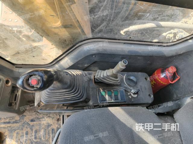 座椅右側(cè)控制臺/鑰匙門/油門/含右手柄（駕駛室部分）